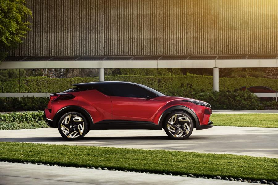  Scion C-HR Concept 2015 года  (фото 8 из 14)